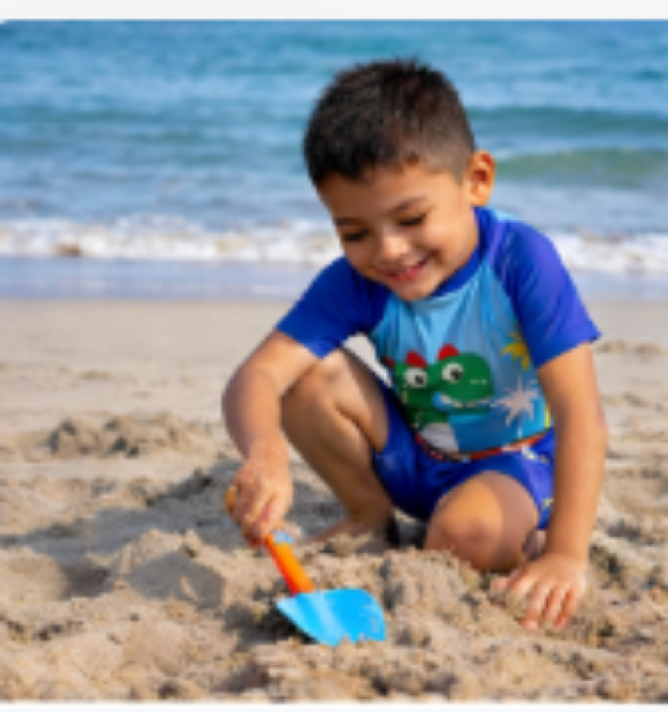 Conjunto Praia Infantil Menino Camiseta de Banho Manga Curta Estampada e Short de Banho
