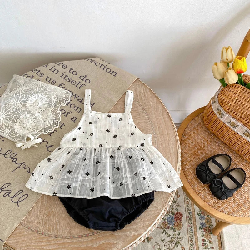 Conjunto Bebê Menina 2 Peças Blusa Branca Estampada Florzinhas E Short Bloomer Preto