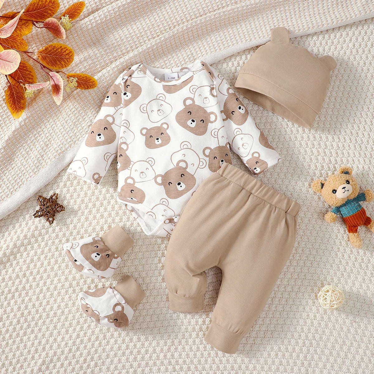Conjunto Bebê  Menina 4 Peças Body Manga Longa Estampado Ursinho e Calça com Punho E Touca E Meias