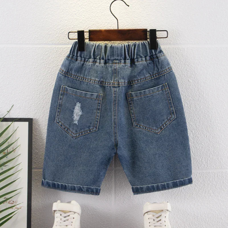 Bermuda Jeans Infantil Azul Escuro com Cintura Elástica e Rasgos Desfiados