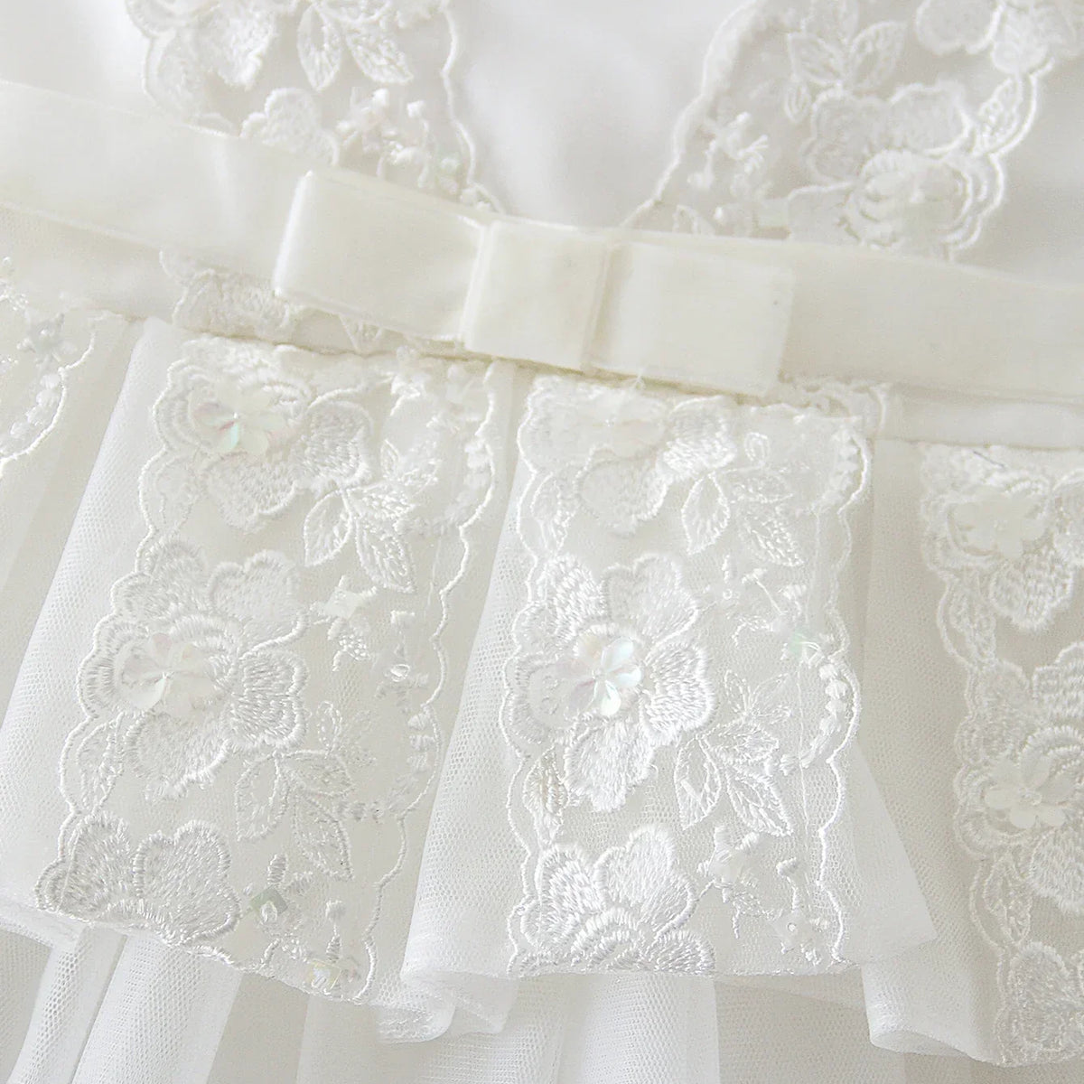 Vestido Bebê Menina Renda com Saia de Tule em Camadas e Cintura Marcada