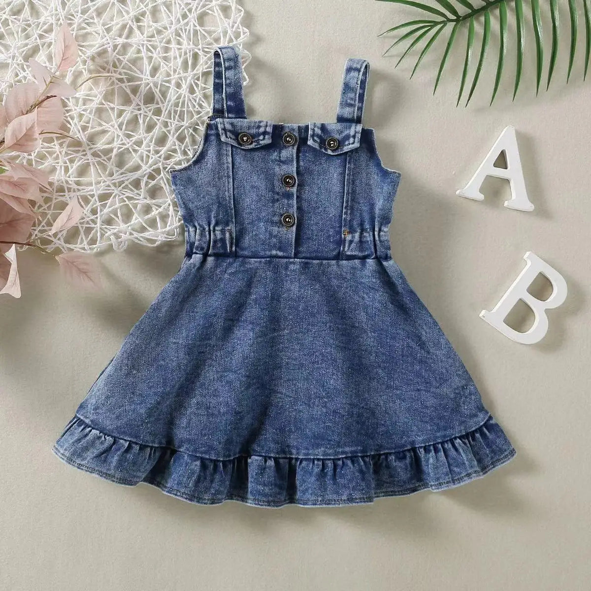 Vestido Bebê Menina Jeans Jardineira com Alças e Botões Barra com Babado