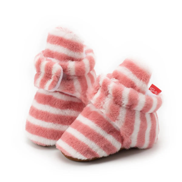 Sapatinho Bebê Tipo Botinha com Faixa Envolvente e Solado Estampado