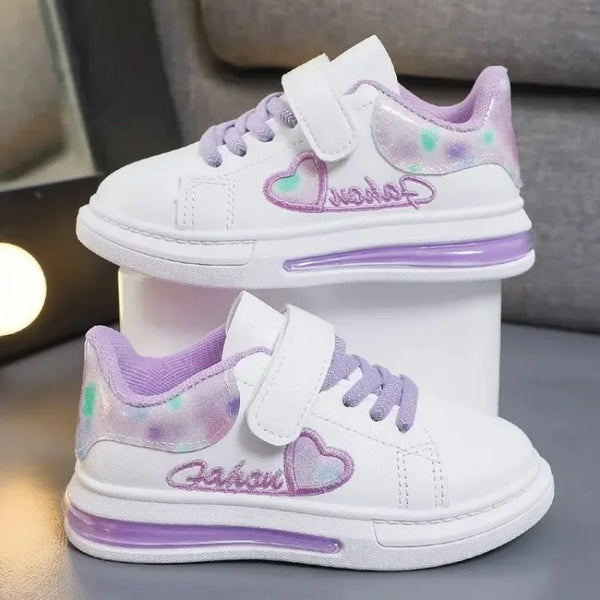 Tênis Infantil Menina com Velcro e Cadarço Detalhe Coração Cano Baixo