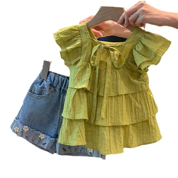 Conjunto Bebê Menina 2 Peças Blusa  com Babados e Short Jeans com Aplicação Flor