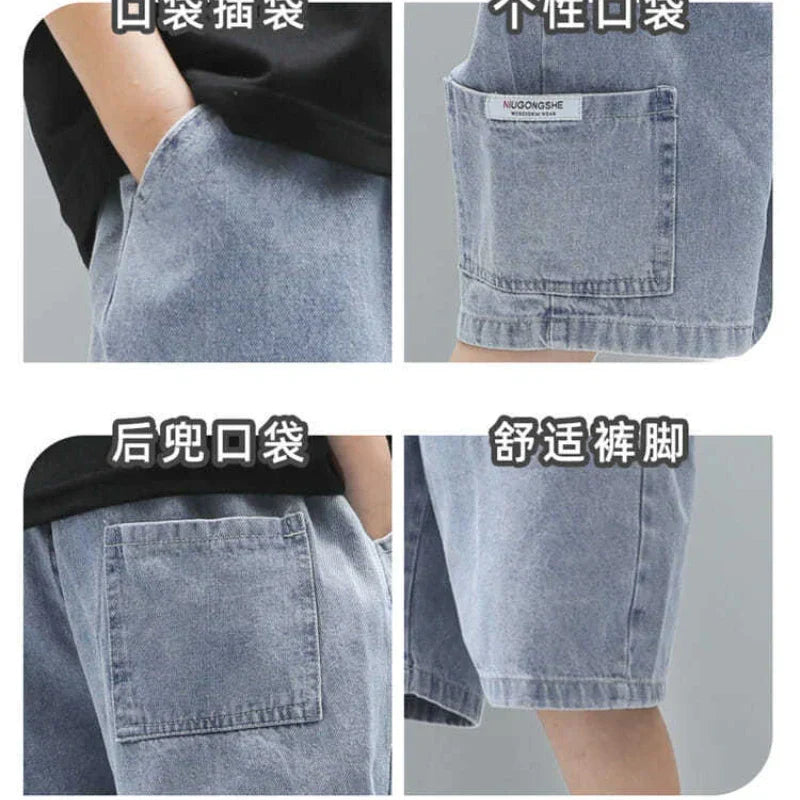 Bermuda Jeans Azul Claro com Estampa Lettering e Modelagem Ampla