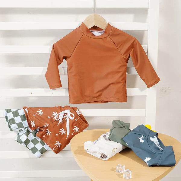 Conjunto Banho Infantil Menino Camiseta Manga Longa Gola Alta e Short com Amarração