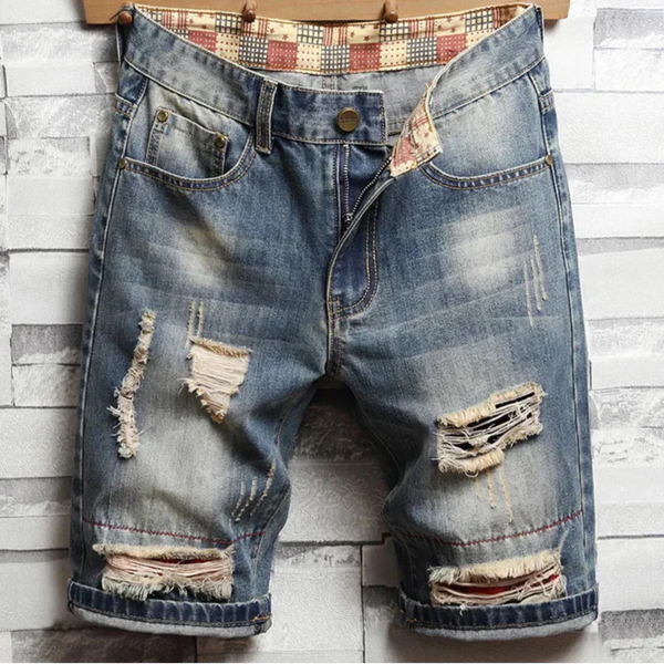 Bermuda Jeans Infantil Destroyed Lavagem Escura com Rasgos Desfiados e Barra Dobrada