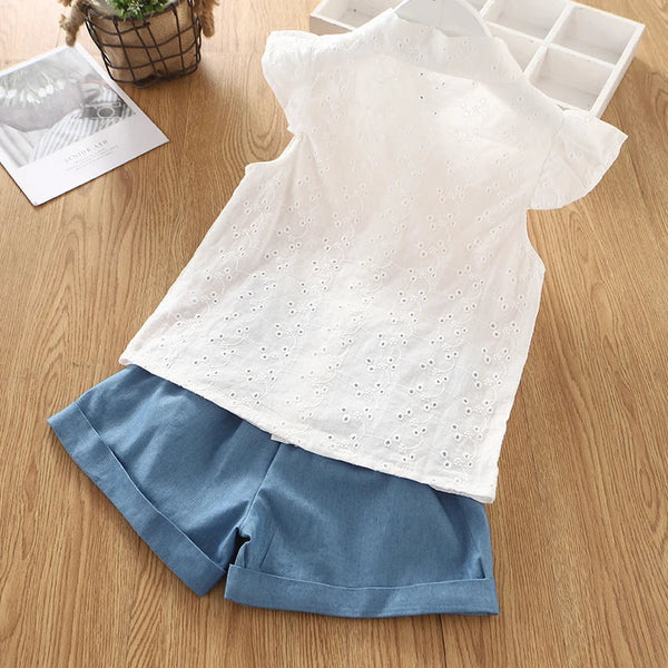 Conjunto Bebê Menina 2 Peças Blusa Branca Bordada  e Short Azul com Laço