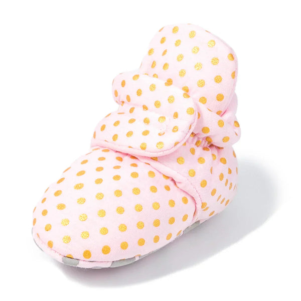 Sapatinho Bebê Tipo Botinha com Faixa Envolvente e Solado Estampado