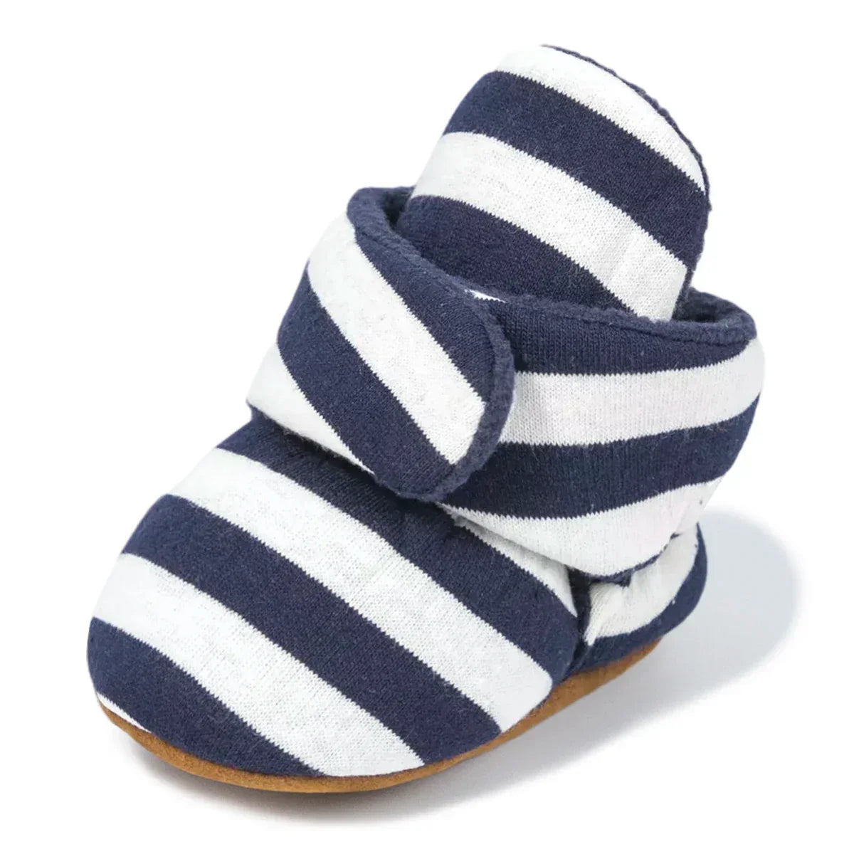 Sapatinho Bebê Tipo Botinha com Faixa Envolvente e Solado Estampado