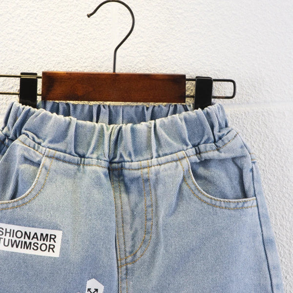 Bermuda Jeans Infantil Lavagem Clara com Cós Elástico e Rasgos Destroyed