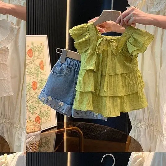 Conjunto Bebê Menina 2 Peças Blusa  com Babados e Short Jeans com Aplicação Flor