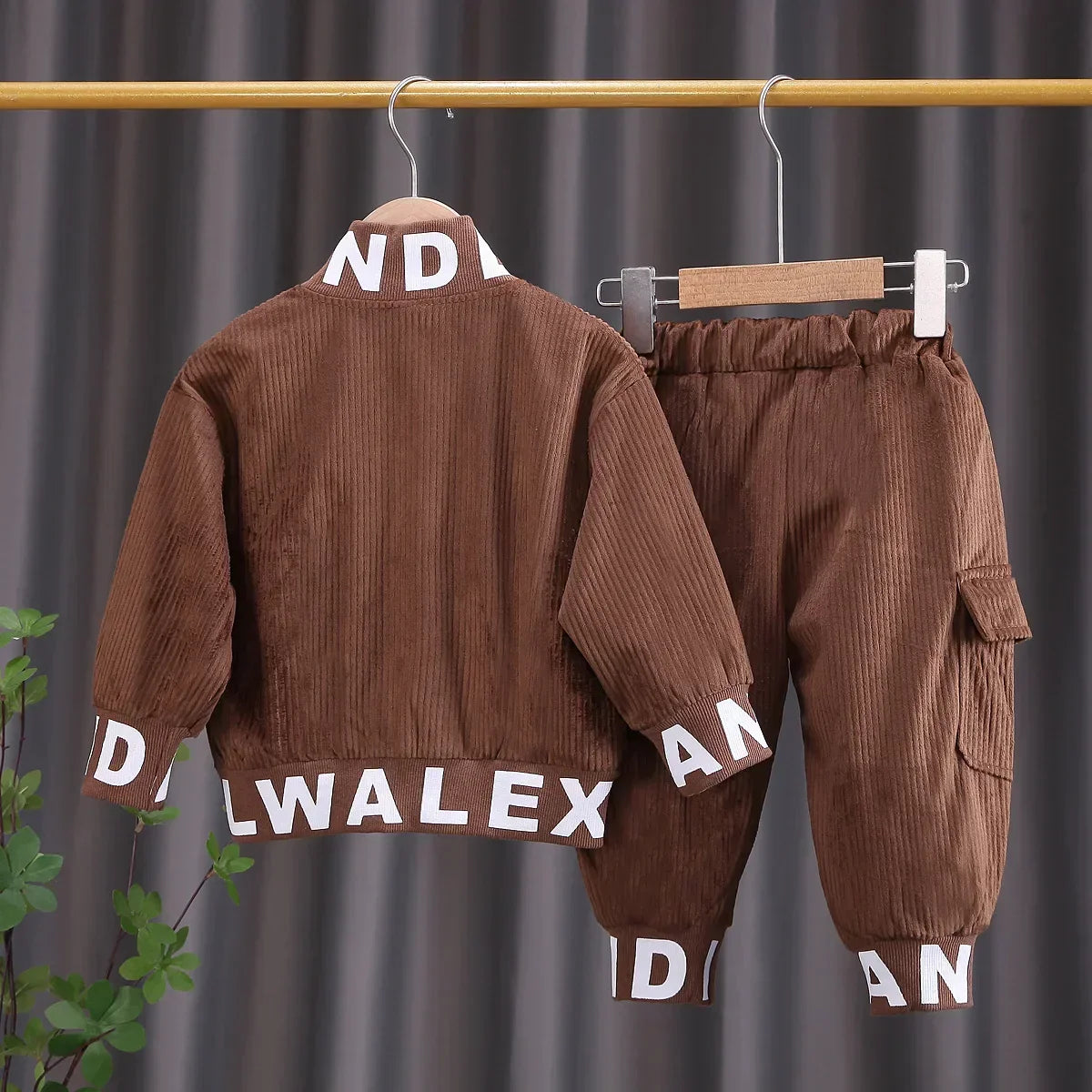 Conjunto Infantil Preto Jaqueta com Gola Alta Streetwear + Calça Jogger com Bolso Lateral