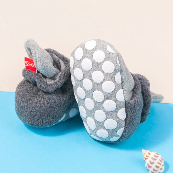 Sapatinho Bebê Tipo Botinha com Faixa Envolvente e Solado Estampado