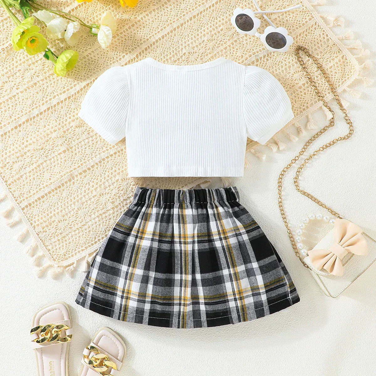 Conjunto Infantil Menina Blusa Cropped Canelada com Laço Xadrez + Saia Xadrez com Botões 2 Peças