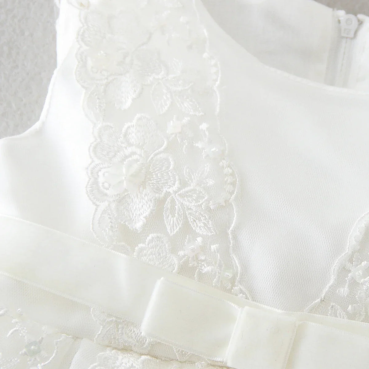 Vestido Bebê Menina Renda com Saia de Tule em Camadas e Cintura Marcada