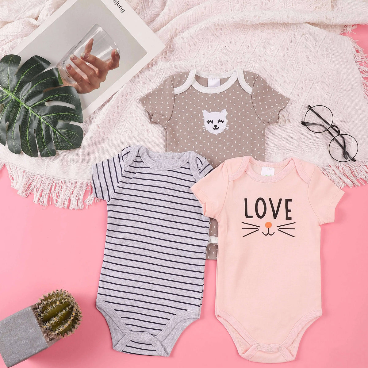 Kit Body Bebê Meninas Manga Curta Estampa Coelhinho 3 Peças