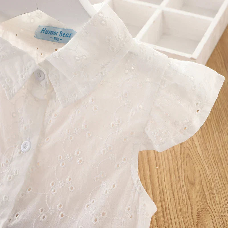 Conjunto Bebê Menina 2 Peças Blusa Branca Bordada  e Short Azul com Laço