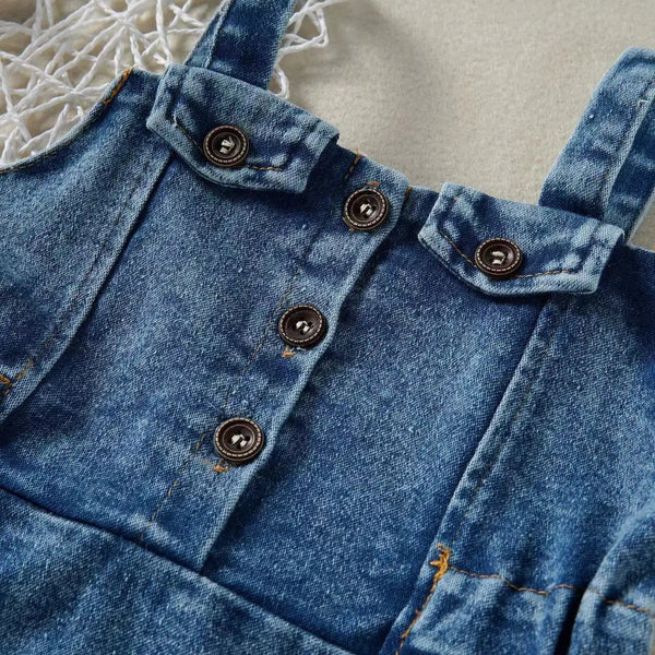 Vestido Bebê Menina Jeans Jardineira com Alças e Botões Barra com Babado
