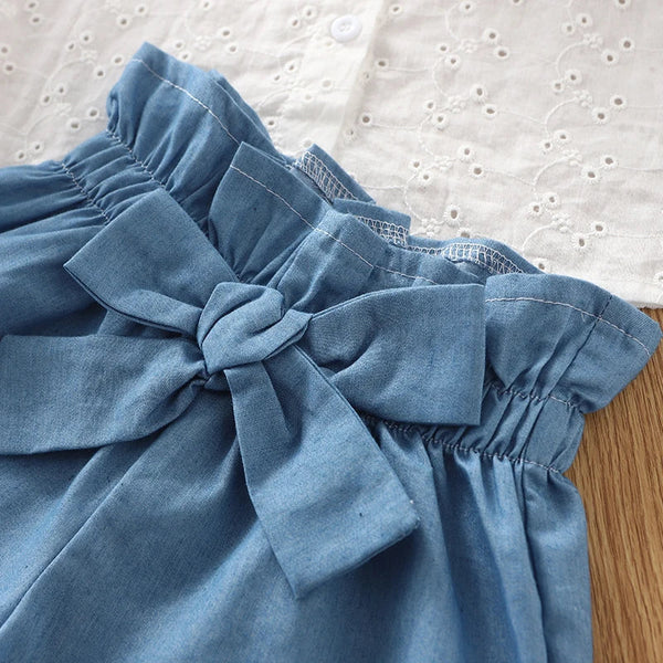 Conjunto Bebê Menina 2 Peças Blusa Branca Bordada  e Short Azul com Laço