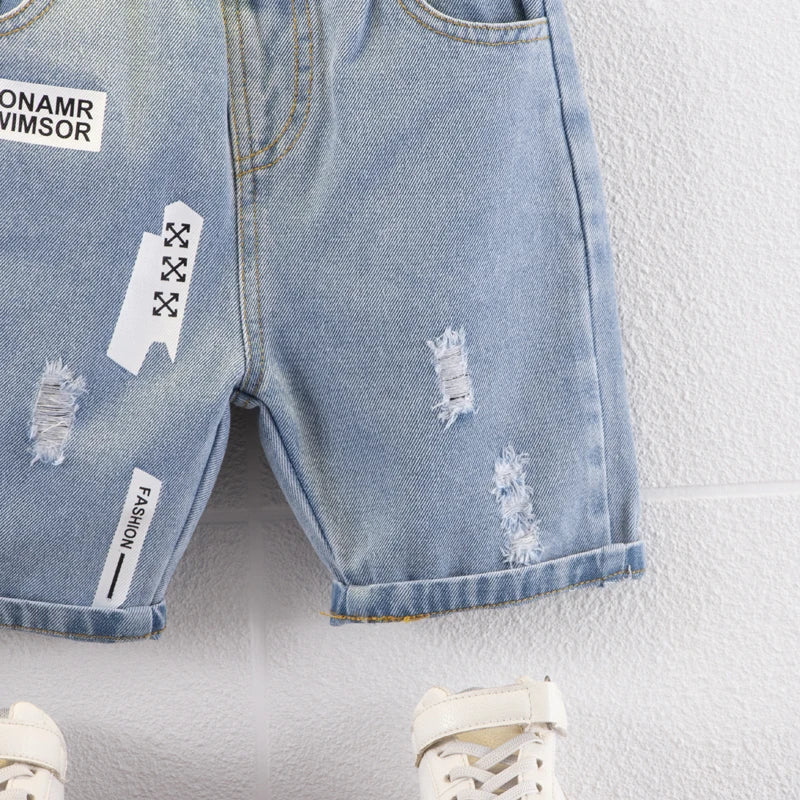 Bermuda Jeans Infantil Lavagem Clara com Cós Elástico e Rasgos Destroyed