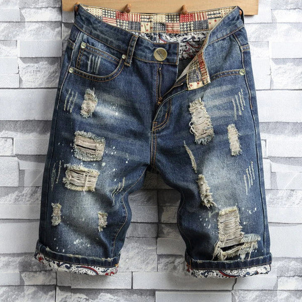 Bermuda Jeans Infantil Destroyed Lavagem Escura com Rasgos Desfiados e Barra Dobrada