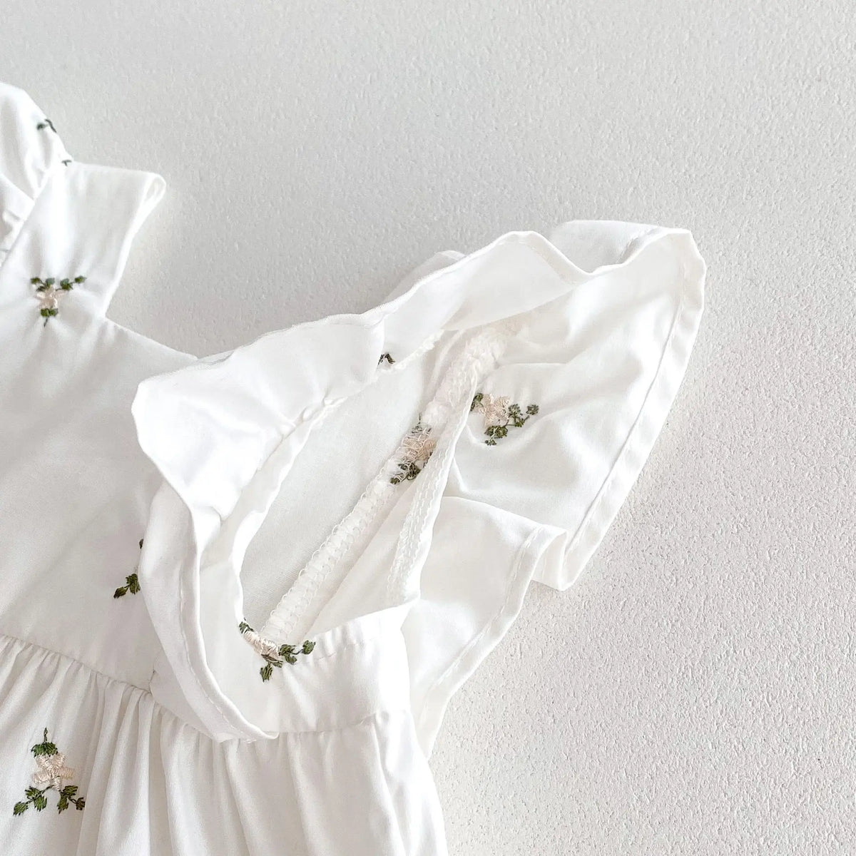 Conjunto Bebê  Menina 2 Peças Bata Branca com Babados e Short Bloomer