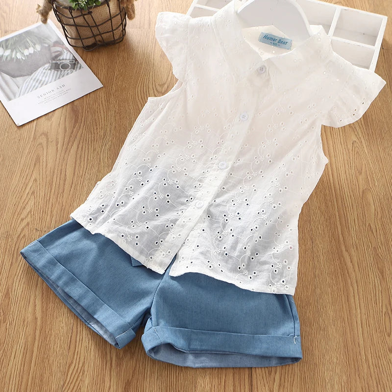 Conjunto Bebê Menina 2 Peças Blusa Branca Bordada  e Short Azul com Laço