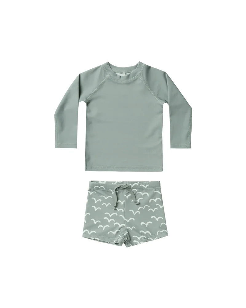 Conjunto Praia Infantil 2 Peças Camiseta Manga Longa e Short de Banho Listrado