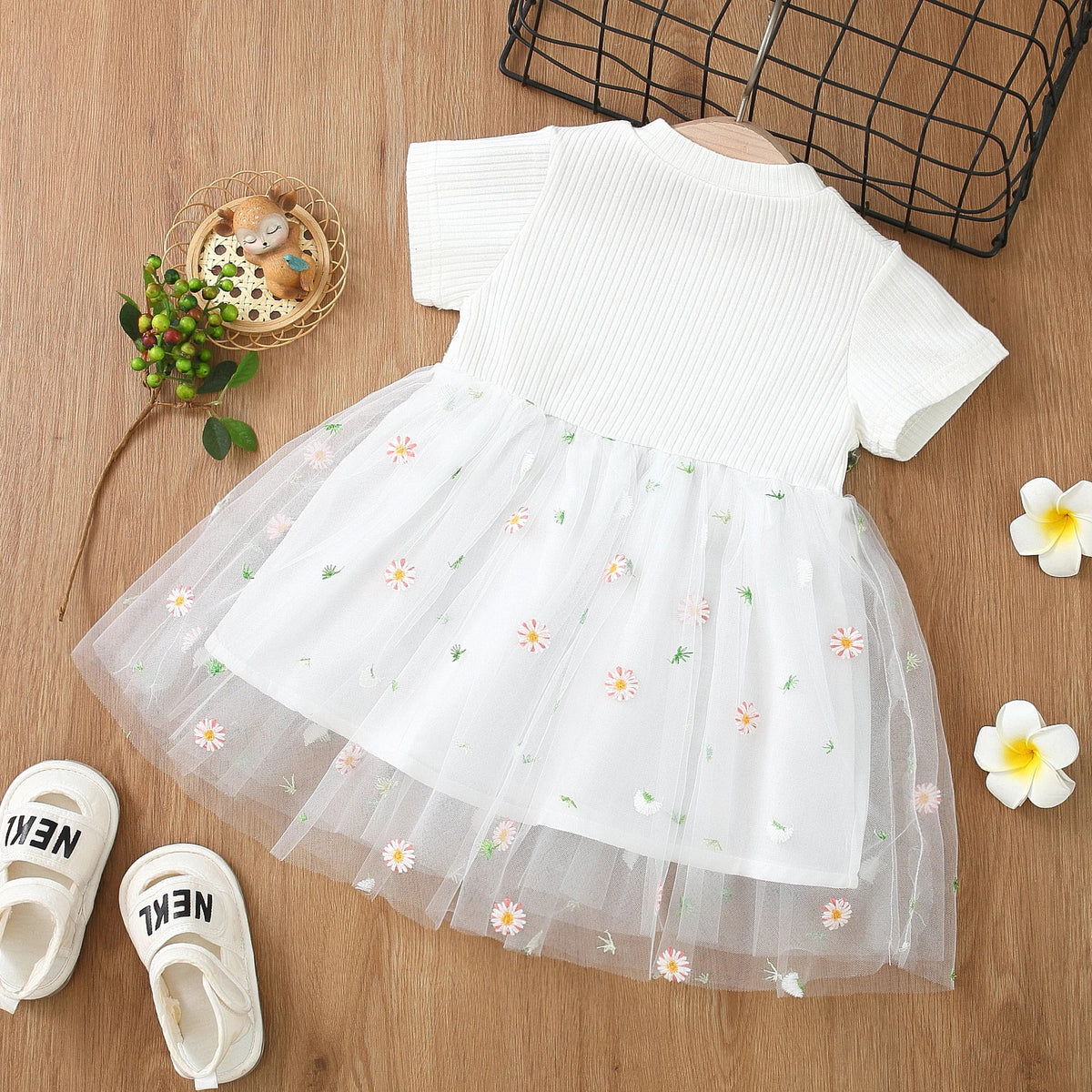 Vestido Bebê Menina Manga Curta Corpo Canelado Saia de Tule Bordado Floral