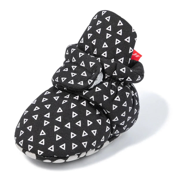 Sapatinho Bebê Tipo Botinha com Faixa Envolvente e Solado Estampado