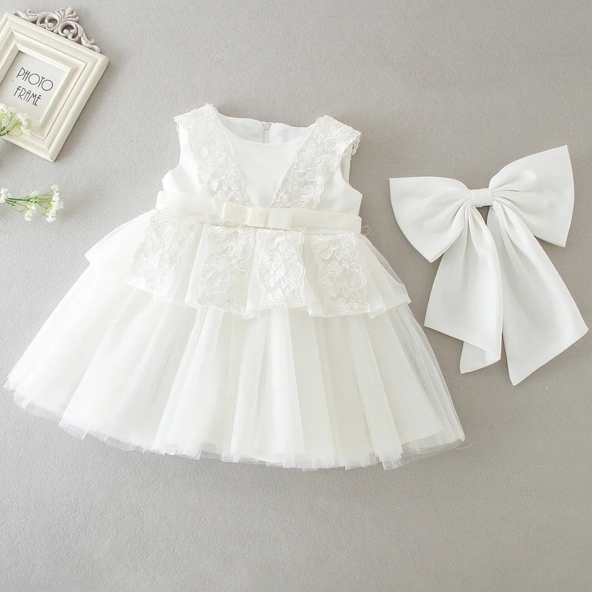 Vestido Bebê Menina Renda com Saia de Tule em Camadas e Cintura Marcada